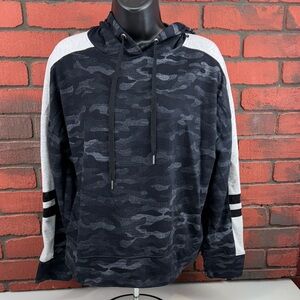 Free2B Woman’s Medium Hoodie -‎ Camo Activewear